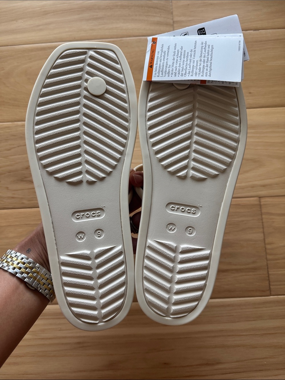 CROCS Miami studded toe loop sandal - Picture 4 of 5